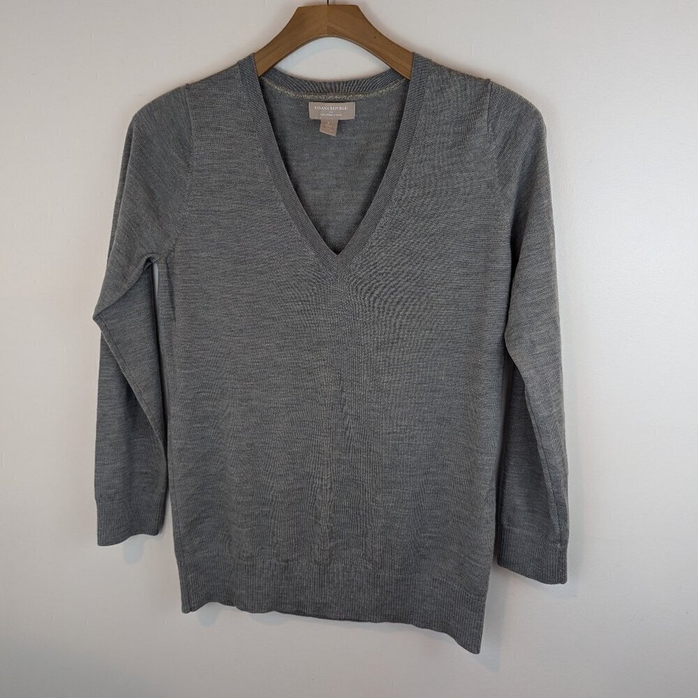 Banana Republic Sante Merino V-Neck Sweater in Gray, Sz Lg